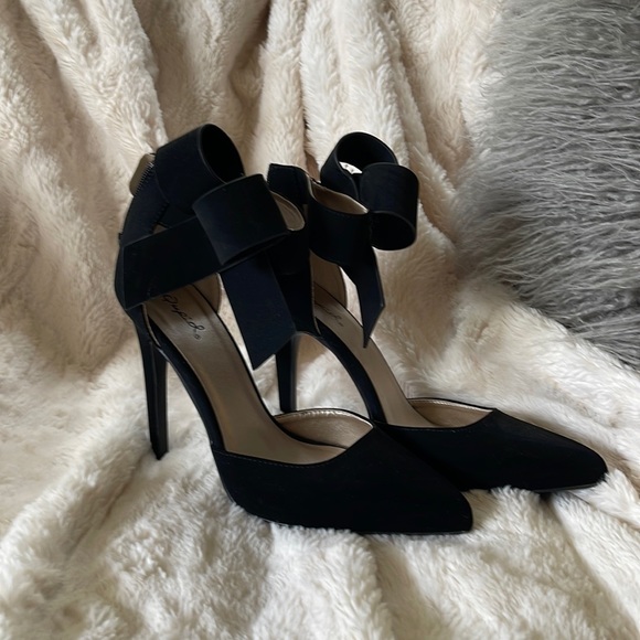 Black Suede Heels with Bow - Picture 1 of 3